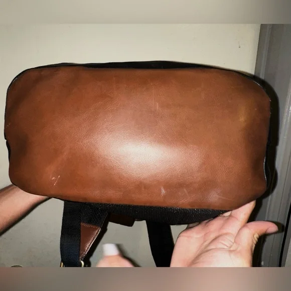 EUC Fossil Leather backpack display picture 1